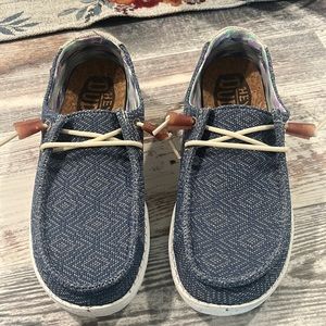 Hey dude size 7. Brand new. Never worn